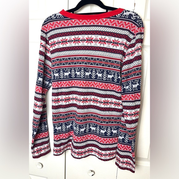 TULTEX Long Sleeve Tee T-Shirt Thermal Layering Top Blouse Red Snowflake Tree - Picture 5 of 6